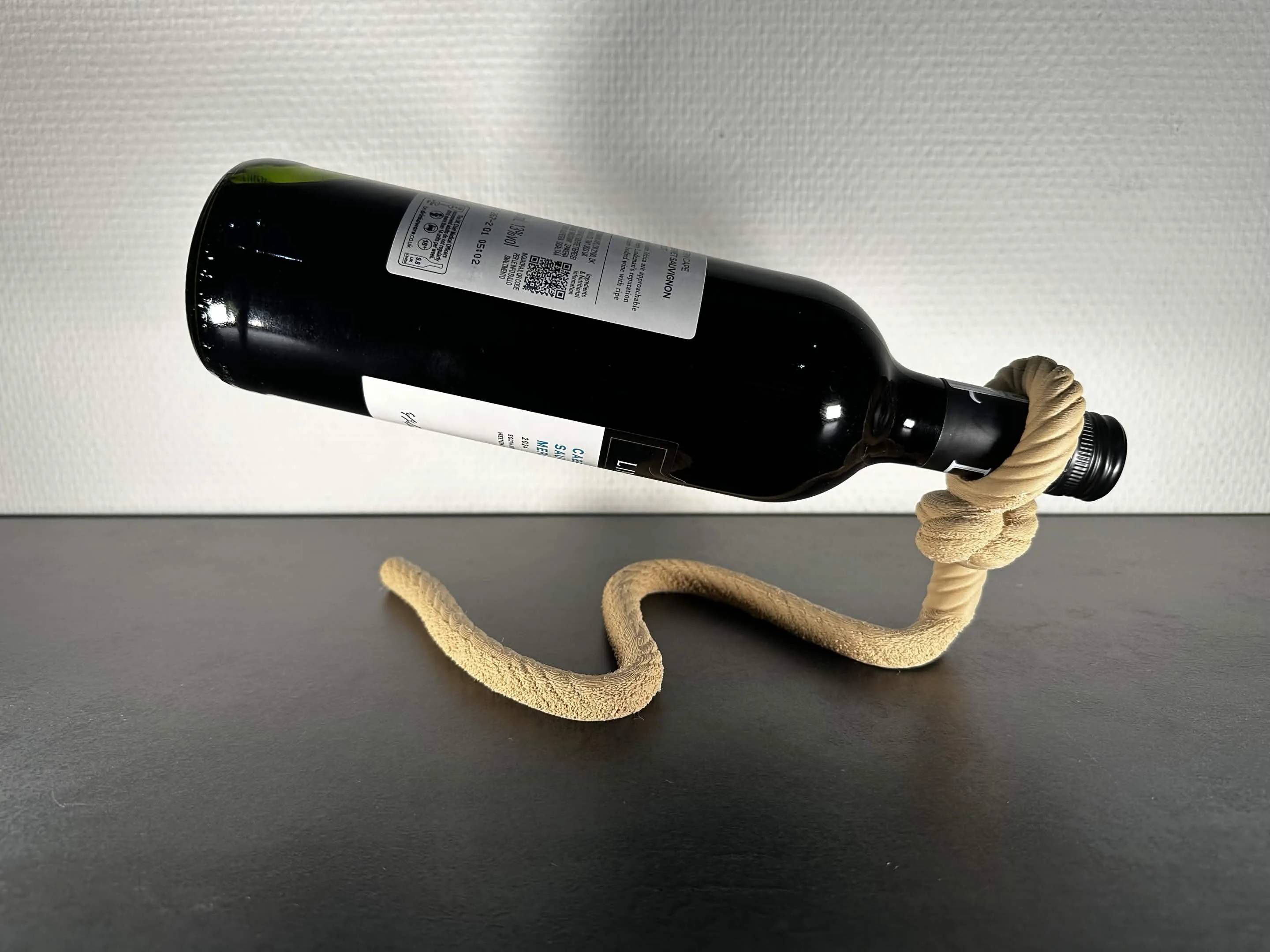 Wine bottle holder